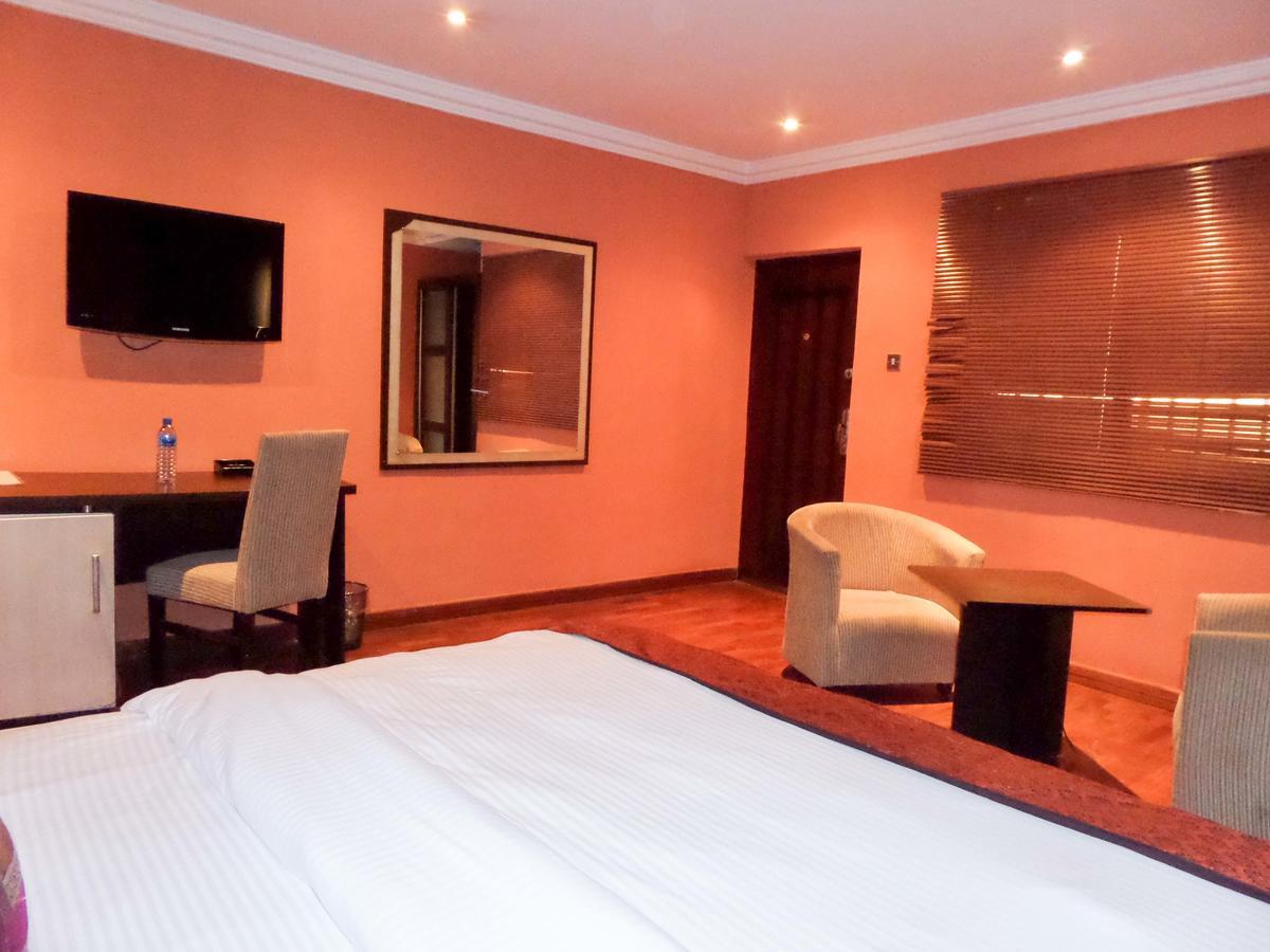 Aries Suites Lagos Bagian luar foto