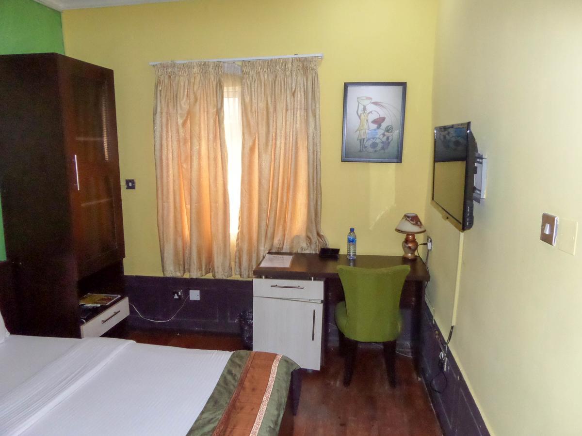 Aries Suites Lagos Bagian luar foto