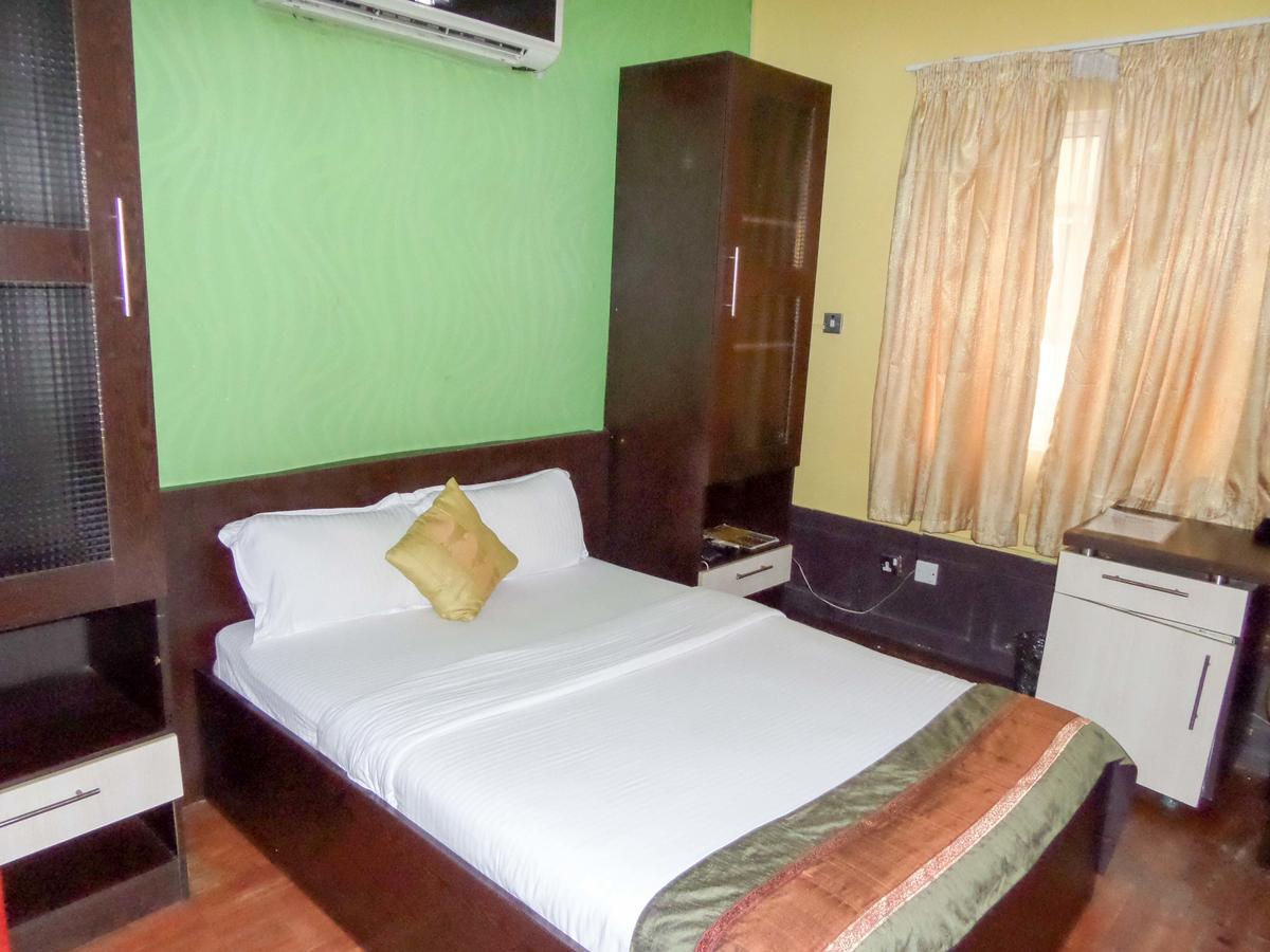 Aries Suites Lagos Bagian luar foto