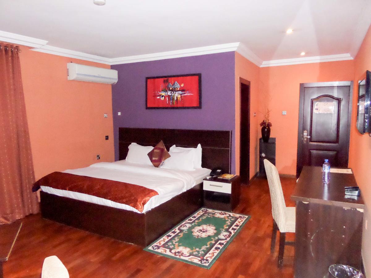 Aries Suites Lagos Bagian luar foto