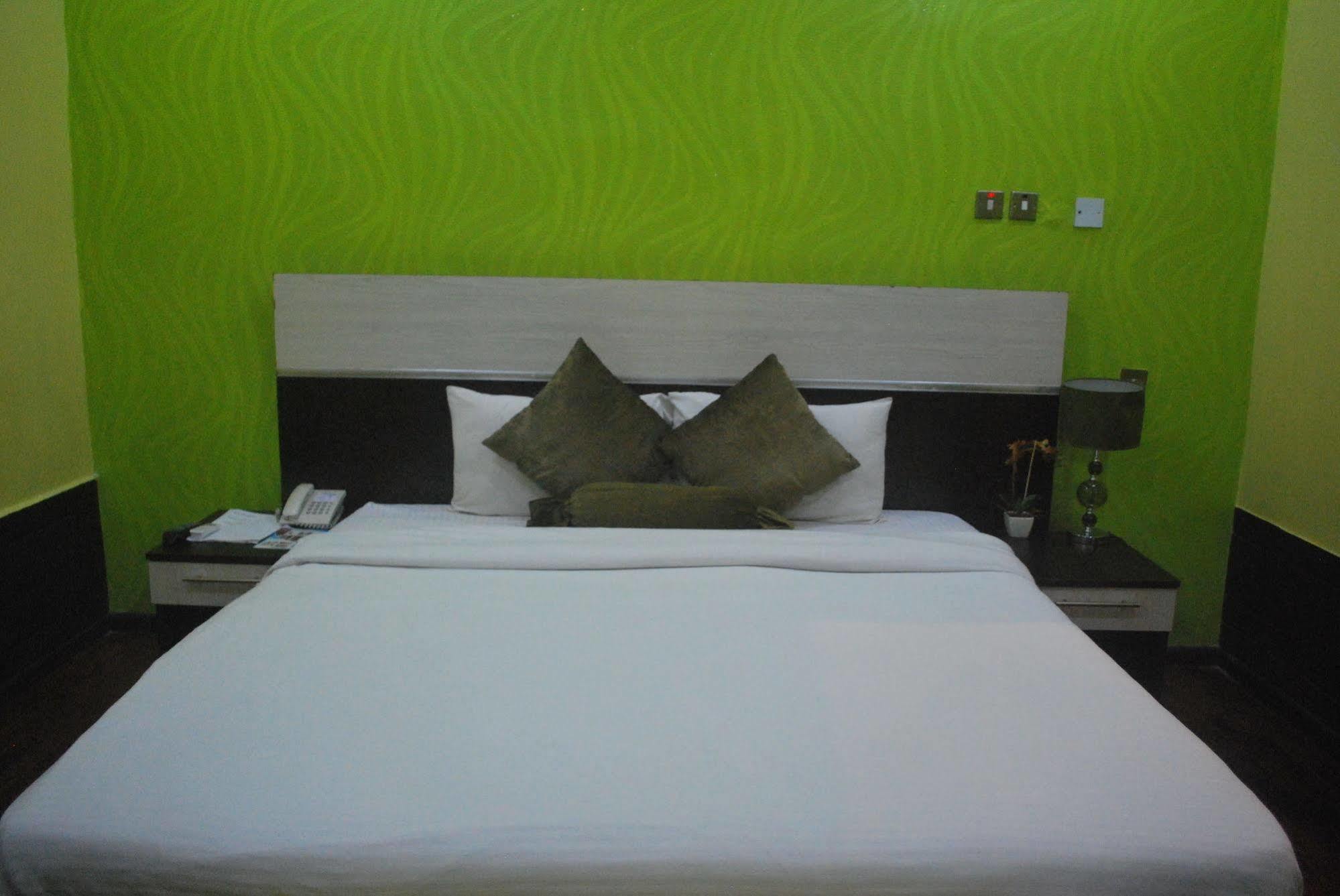 Aries Suites Lagos Bagian luar foto