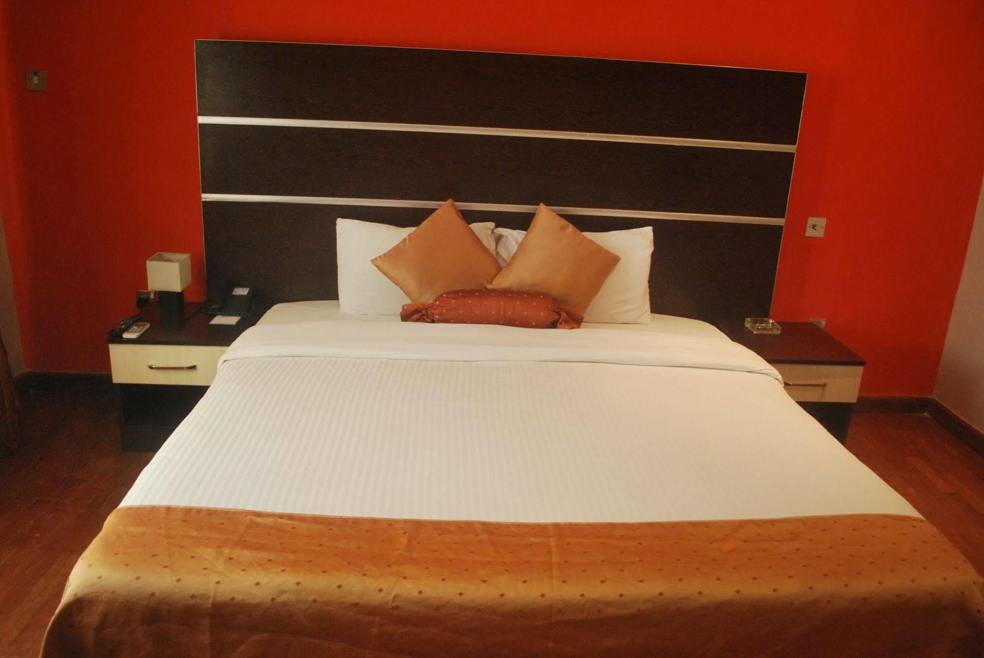 Aries Suites Lagos Bagian luar foto