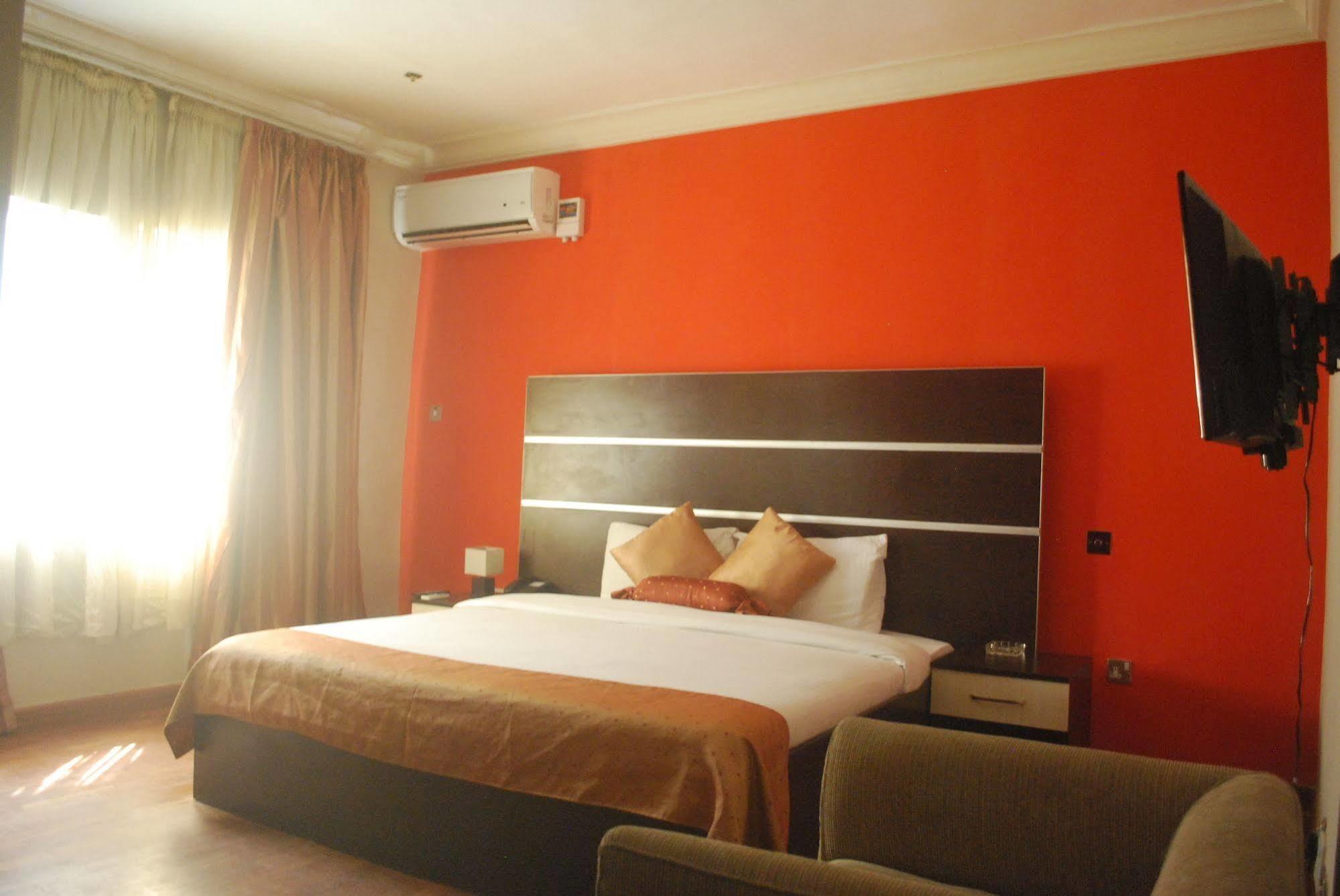 Aries Suites Lagos Bagian luar foto